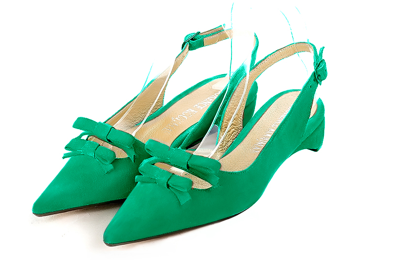 Emerald green women's open back shoes, with a knot. Pointed toe. Flat kitten heels. Front view - Florence KOOIJMAN